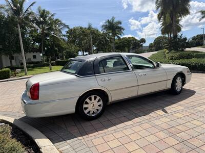 2005 Lincoln Town Car Signature Limited WOW !!! ONLY 67K MILES !! HEATER SEATS !! BIMINI TOP !! CLEAN CARFAX !! RARE TO FIND !!954-902-9298 - Photo 30 - Pompano Beach, FL 33069