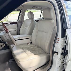 2005 Lincoln Town Car Signature Limited WOW !!! ONLY 67K MILES !! HEATER SEATS !! BIMINI TOP !! CLEAN CARFAX !! RARE TO FIND !!954-902-9298 - Photo 58 - Pompano Beach, FL 33069