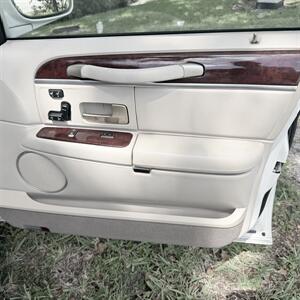 2005 Lincoln Town Car Signature Limited WOW !!! ONLY 67K MILES !! HEATER SEATS !! BIMINI TOP !! CLEAN CARFAX !! RARE TO FIND !!954-902-9298 - Photo 54 - Pompano Beach, FL 33069