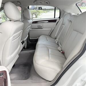2005 Lincoln Town Car Signature Limited WOW !!! ONLY 67K MILES !! HEATER SEATS !! BIMINI TOP !! CLEAN CARFAX !! RARE TO FIND !!954-902-9298 - Photo 52 - Pompano Beach, FL 33069