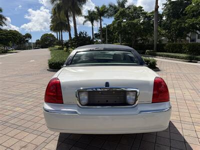 2005 Lincoln Town Car Signature Limited WOW !!! ONLY 67K MILES !! HEATER SEATS !! BIMINI TOP !! CLEAN CARFAX !! RARE TO FIND !!954-902-9298 - Photo 12 - Pompano Beach, FL 33069