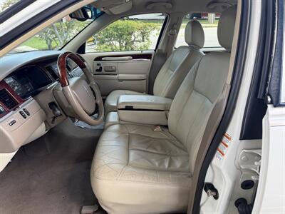 2005 Lincoln Town Car Signature Limited WOW !!! ONLY 67K MILES !! HEATER SEATS !! BIMINI TOP !! CLEAN CARFAX !! RARE TO FIND !!954-902-9298 - Photo 14 - Pompano Beach, FL 33069