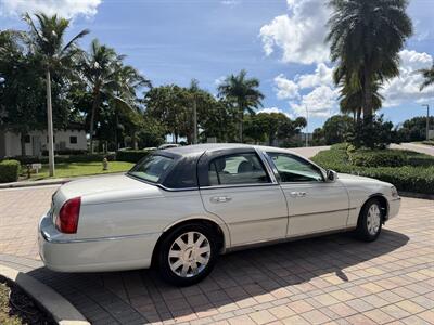 2005 Lincoln Town Car Signature Limited WOW !!! ONLY 67K MILES !! HEATER SEATS !! BIMINI TOP !! CLEAN CARFAX !! RARE TO FIND !!954-902-9298 - Photo 8 - Pompano Beach, FL 33069