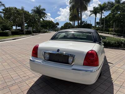 2005 Lincoln Town Car Signature Limited WOW !!! ONLY 67K MILES !! HEATER SEATS !! BIMINI TOP !! CLEAN CARFAX !! RARE TO FIND !!954-902-9298 - Photo 48 - Pompano Beach, FL 33069