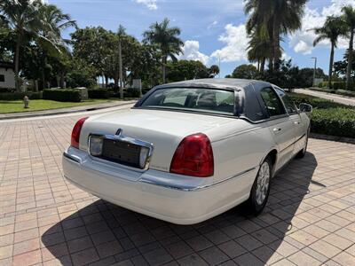 2005 Lincoln Town Car Signature Limited WOW !!! ONLY 67K MILES !! HEATER SEATS !! BIMINI TOP !! CLEAN CARFAX !! RARE TO FIND !!954-902-9298 - Photo 46 - Pompano Beach, FL 33069