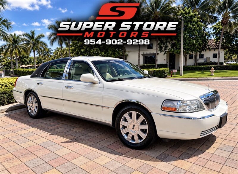 2005 Lincoln Town Car Signature Limited  WOW !!! ONLY 67K MILES !! HEATER SEATS !! BIMINI TOP !! CLEAN CARFAX !! RARE TO FIND !!954-902-9298 - Photo 1 - Pompano Beach, FL 33069