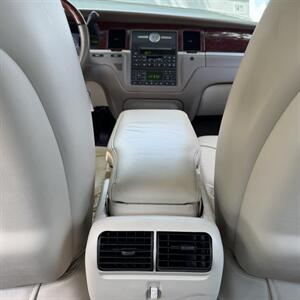 2005 Lincoln Town Car Signature Limited WOW !!! ONLY 67K MILES !! HEATER SEATS !! BIMINI TOP !! CLEAN CARFAX !! RARE TO FIND !!954-902-9298 - Photo 64 - Pompano Beach, FL 33069