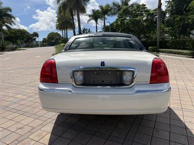 2005 Lincoln Town Car Signature Limited WOW !!! ONLY 67K MILES !! HEATER SEATS !! BIMINI TOP !! CLEAN CARFAX !! RARE TO FIND !!954-902-9298 - Photo 44 - Pompano Beach, FL 33069