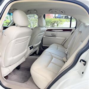 2005 Lincoln Town Car Signature Limited WOW !!! ONLY 67K MILES !! HEATER SEATS !! BIMINI TOP !! CLEAN CARFAX !! RARE TO FIND !!954-902-9298 - Photo 51 - Pompano Beach, FL 33069