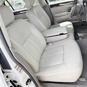 2005 Lincoln Town Car Signature Limited WOW !!! ONLY 67K MILES !! HEATER SEATS !! BIMINI TOP !! CLEAN CARFAX !! RARE TO FIND !!954-902-9298 - Photo 56 - Pompano Beach, FL 33069