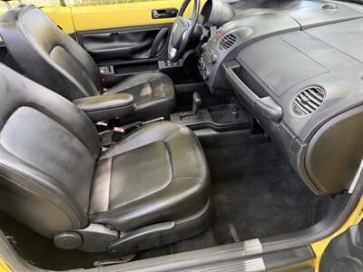 2008 Volkswagen New Beetle Convertible SE  WOW,!! YELLOW HARD TO FIND !!! POWER TOP !!HTD SETAS !!! CARFAX !!  954-902-9298 - Photo 41 - Pompano Beach, FL 33069