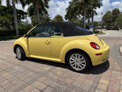 2008 Volkswagen New Beetle Convertible SE  WOW,!! YELLOW HARD TO FIND !!! POWER TOP !!HTD SETAS !!! CARFAX !!  954-902-9298 - Photo 6 - Pompano Beach, FL 33069