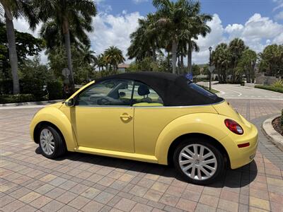 2008 Volkswagen New Beetle Convertible SE  WOW,!! YELLOW HARD TO FIND !!! POWER TOP !!HTD SETAS !!! CARFAX !!  954-902-9298 - Photo 32 - Pompano Beach, FL 33069
