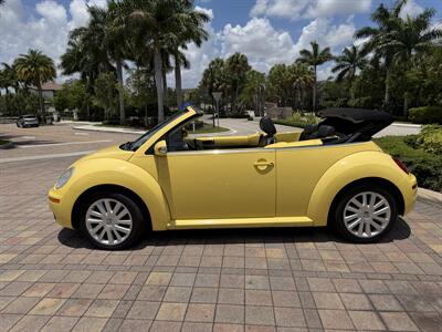 2008 Volkswagen New Beetle Convertible SE  WOW,!! YELLOW HARD TO FIND !!! POWER TOP !!HTD SETAS !!! CARFAX !!  954-902-9298 - Photo 4 - Pompano Beach, FL 33069