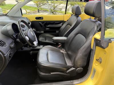 2008 Volkswagen New Beetle Convertible SE  WOW,!! YELLOW HARD TO FIND !!! POWER TOP !!HTD SETAS !!! CARFAX !!  954-902-9298 - Photo 17 - Pompano Beach, FL 33069