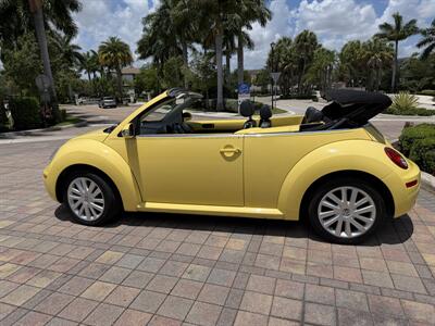 2008 Volkswagen New Beetle Convertible SE  WOW,!! YELLOW HARD TO FIND !!! POWER TOP !!HTD SETAS !!! CARFAX !!  954-902-9298 - Photo 40 - Pompano Beach, FL 33069
