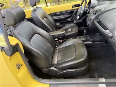 2008 Volkswagen New Beetle Convertible SE  WOW,!! YELLOW HARD TO FIND !!! POWER TOP !!HTD SETAS !!! CARFAX !!  954-902-9298 - Photo 15 - Pompano Beach, FL 33069