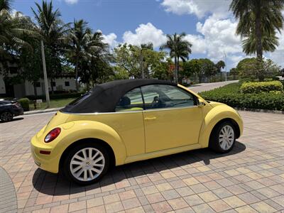 2008 Volkswagen New Beetle Convertible SE  WOW,!! YELLOW HARD TO FIND !!! POWER TOP !!HTD SETAS !!! CARFAX !!  954-902-9298 - Photo 13 - Pompano Beach, FL 33069
