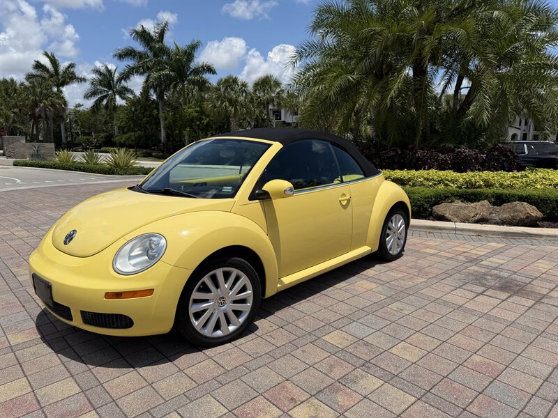 2008 Volkswagen New Beetle Convertible SE  WOW,!! YELLOW HARD TO FIND !!! POWER TOP !!HTD SETAS !!! CARFAX !!  954-902-9298