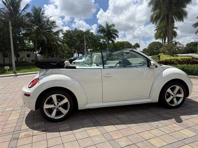 2007 Volkswagen New Beetle Convertible Triple White  WOW!! TRIPLE WHITE EDDITION!! 82k !! - Photo 10 - Pompano Beach, FL 33069