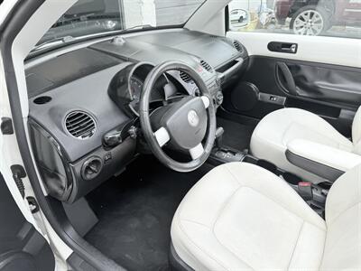 2007 Volkswagen New Beetle Convertible Triple White  WOW!! TRIPLE WHITE EDDITION!! 82k !! - Photo 9 - Pompano Beach, FL 33069