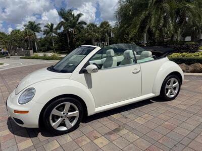 2007 Volkswagen New Beetle Convertible Triple White  WOW!! TRIPLE WHITE EDDITION!! 82k !! - Photo 5 - Pompano Beach, FL 33069