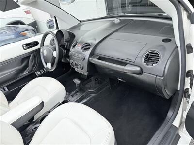 2007 Volkswagen New Beetle Convertible Triple White  WOW!! TRIPLE WHITE EDDITION!! 82k !! - Photo 19 - Pompano Beach, FL 33069