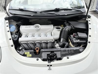 2007 Volkswagen New Beetle Convertible Triple White  WOW!! TRIPLE WHITE EDDITION!! 82k !! - Photo 2 - Pompano Beach, FL 33069