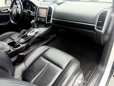 2014 Porsche Cayenne S Hybrid  WOW !! SUPER LOW MILES 79K!!!  HARD TO FIND !!954-902-9298!!! - Photo 38 - Pompano Beach, FL 33069