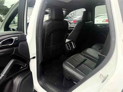 2014 Porsche Cayenne S Hybrid  WOW !! SUPER LOW MILES 79K!!!  HARD TO FIND !!954-902-9298!!! - Photo 35 - Pompano Beach, FL 33069