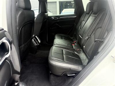 2014 Porsche Cayenne S Hybrid  WOW !! SUPER LOW MILES 79K!!!  HARD TO FIND !!954-902-9298!!! - Photo 18 - Pompano Beach, FL 33069