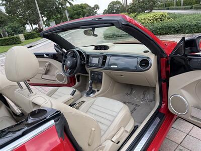 2013 Volkswagen Beetle Convertible Turbo PZEV WOW !!! FENDER EDITION !!! LOW MILES !!! CARFAX !! - Photo 55 - Pompano Beach, FL 33069