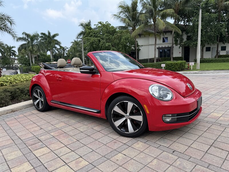 2013 Volkswagen Beetle Convertible Turbo PZEV  WOW !!! FENDER EDITION !!! LOW MILES !!! CARFAX  !! - Photo 1 - Pompano Beach, FL 33069