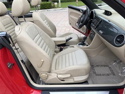 2013 Volkswagen Beetle Convertible Turbo PZEV WOW !!! FENDER EDITION !!! LOW MILES !!! CARFAX !! - Photo 60 - Pompano Beach, FL 33069