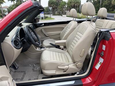 2013 Volkswagen Beetle Convertible Turbo PZEV WOW !!! FENDER EDITION !!! LOW MILES !!! CARFAX !! - Photo 13 - Pompano Beach, FL 33069