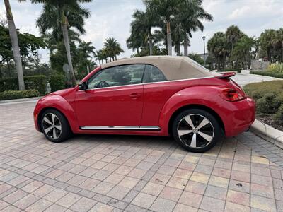 2013 Volkswagen Beetle Convertible Turbo PZEV WOW !!! FENDER EDITION !!! LOW MILES !!! CARFAX !! - Photo 32 - Pompano Beach, FL 33069