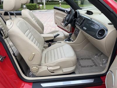 2013 Volkswagen Beetle Convertible Turbo PZEV WOW !!! FENDER EDITION !!! LOW MILES !!! CARFAX !! - Photo 58 - Pompano Beach, FL 33069