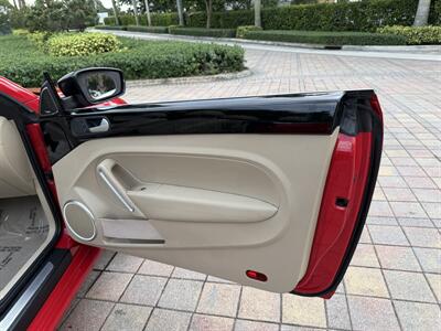 2013 Volkswagen Beetle Convertible Turbo PZEV WOW !!! FENDER EDITION !!! LOW MILES !!! CARFAX !! - Photo 56 - Pompano Beach, FL 33069