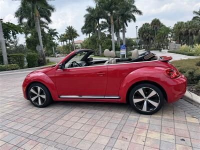 2013 Volkswagen Beetle Convertible Turbo PZEV WOW !!! FENDER EDITION !!! LOW MILES !!! CARFAX !! - Photo 11 - Pompano Beach, FL 33069