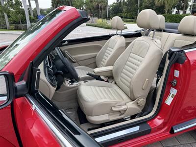 2013 Volkswagen Beetle Convertible Turbo PZEV WOW !!! FENDER EDITION !!! LOW MILES !!! CARFAX !! - Photo 15 - Pompano Beach, FL 33069