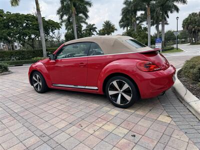 2013 Volkswagen Beetle Convertible Turbo PZEV WOW !!! FENDER EDITION !!! LOW MILES !!! CARFAX !! - Photo 12 - Pompano Beach, FL 33069