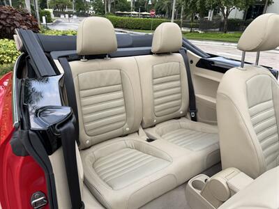 2013 Volkswagen Beetle Convertible Turbo PZEV WOW !!! FENDER EDITION !!! LOW MILES !!! CARFAX !! - Photo 23 - Pompano Beach, FL 33069