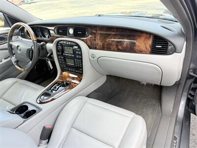 2004 Jaguar XJ8  WOW!! 39K MILES !! HARD TO FIND !! 9549-902-9298 !CARFAX - Photo 49 - Pompano Beach, FL 33069