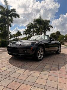 2008 Mazda MX-5 Miata SV WOW !!! CONVERTIBLE !!SUPER LOW MILES 66K!!! AUTOMATIC !! BLACK ON BLACK !! CARFAX !! 954-902-9298 MATT. - Photo 3 - Pompano Beach, FL 33069