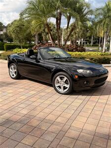 2008 Mazda MX-5 Miata SV WOW !!! CONVERTIBLE !!SUPER LOW MILES 66K!!! AUTOMATIC !! BLACK ON BLACK !! CARFAX !! 954-902-9298 MATT. - Photo 4 - Pompano Beach, FL 33069