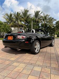 2008 Mazda MX-5 Miata SV WOW !!! CONVERTIBLE !!SUPER LOW MILES 66K!!! AUTOMATIC !! BLACK ON BLACK !! CARFAX !! 954-902-9298 MATT. - Photo 19 - Pompano Beach, FL 33069