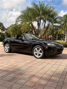 2008 Mazda MX-5 Miata SV WOW !!! CONVERTIBLE !!SUPER LOW MILES 66K!!! AUTOMATIC !! BLACK ON BLACK !! CARFAX !! 954-902-9298 MATT. - Photo 14 - Pompano Beach, FL 33069
