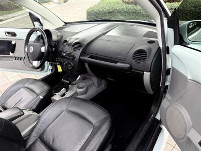 2004 Volkswagen New Beetle Convertible GLS  wow !!! NEW CONVERTIBLE TOP!! LOW MILES !!954-902-9892 ! CARFAX - Photo 10 - Pompano Beach, FL 33069