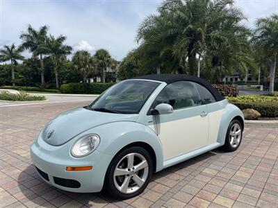 2010 Volkswagen New Beetle Convertible SE  CONVERTIBLE - Photo 4 - Pompano Beach, FL 33069