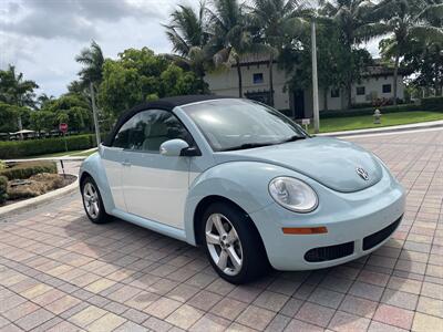 2010 Volkswagen New Beetle Convertible SE  CONVERTIBLE - Photo 2 - Pompano Beach, FL 33069